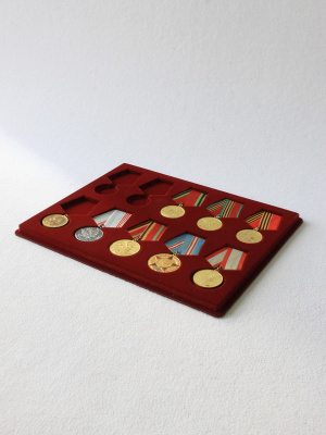 Планшет S (234х296х12 мм) на 5 медалей РФ d-32 мм и 5 медалей РФ d-37 мм, тёмно-бордовый