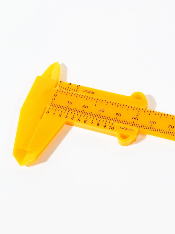 Пластиковый штангенциркуль. Vorel