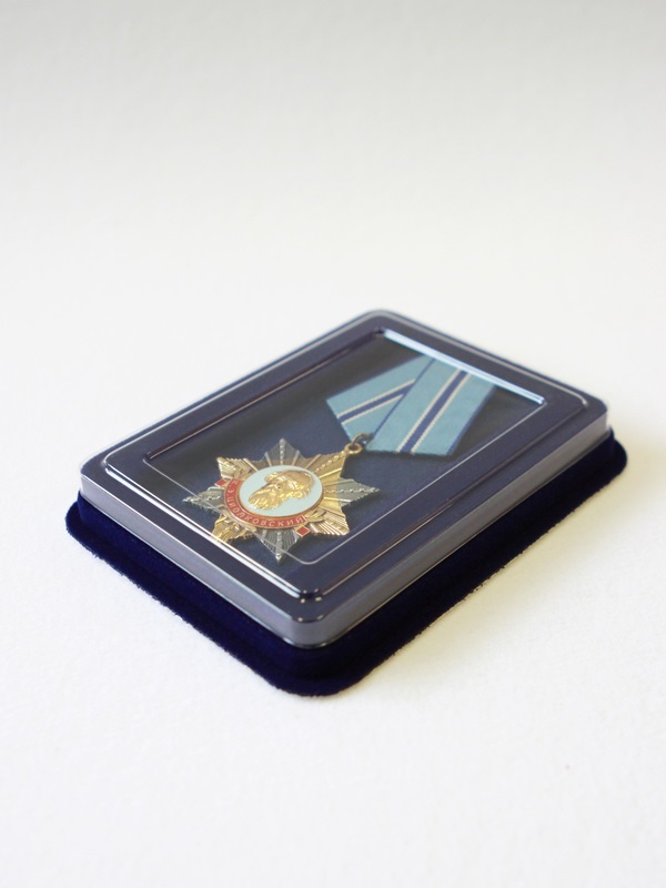  Сувенирная упаковка (110х139х22 мм) с поролоновой вставкой под универсальную медаль (58х111х16 мм), зелёный