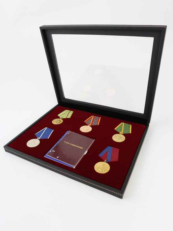  Бокс из искусственной кожи с прозрачным окном Nera Plus на 5 медалей РФ d-32 мм и 1 удостоверение, тёмно-бордовый