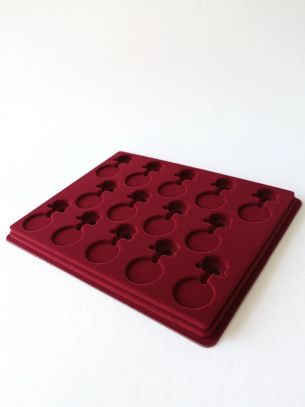  Планшет S (243х304х21 мм) для 14 медалей на прямоугольных колодках «За отвагу», тёмно-бордовый