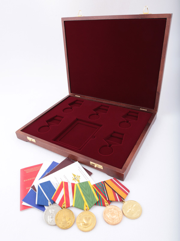  Футляр деревянный Vintage S (305х247х40 мм) на 5 медалей РФ d-32 мм и 1 удостоверение, тёмно-синий