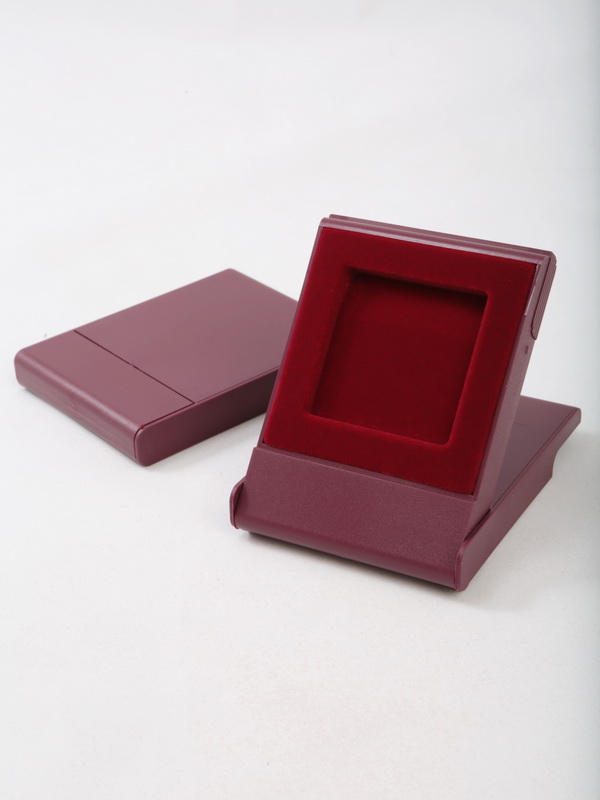  Футляр пластиковый (79х106х16 мм) для монеты в капсуле Quadrum (50х50х6 мм), светло-бордовый