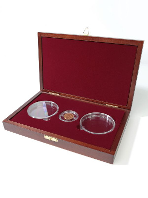 Деревянный футляр Vintage M (244х156х38 мм) под набор монет (1 капсула d-44 мм, 2 капсулы d-74 мм)