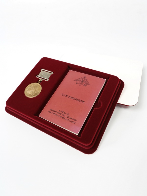  Сувенирная упаковка (181х142х22 мм) для медали на квадро колодке (удлинённая) и удостоверения (81х112х8 мм), зелёный