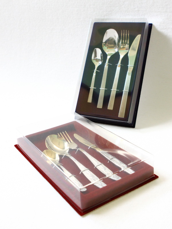  Сувенирная упаковка под набор из 4-х столовых предметов (145х255х32 мм), зелёный