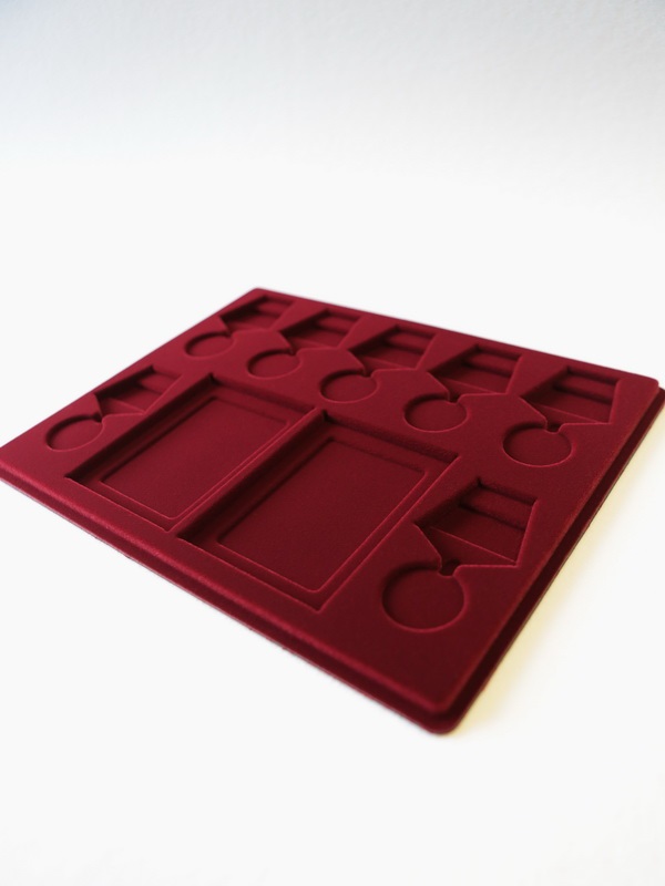 Планшет S (234х296х12 мм) на 7 медалей РФ d-32 мм и 2 удостоверения, тёмно-бордовый