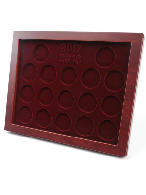  Витрина LOUVRE для 3 золотых и 14 серебряных монет «Футбол 2018» в капсулах, тёмно-бордовый