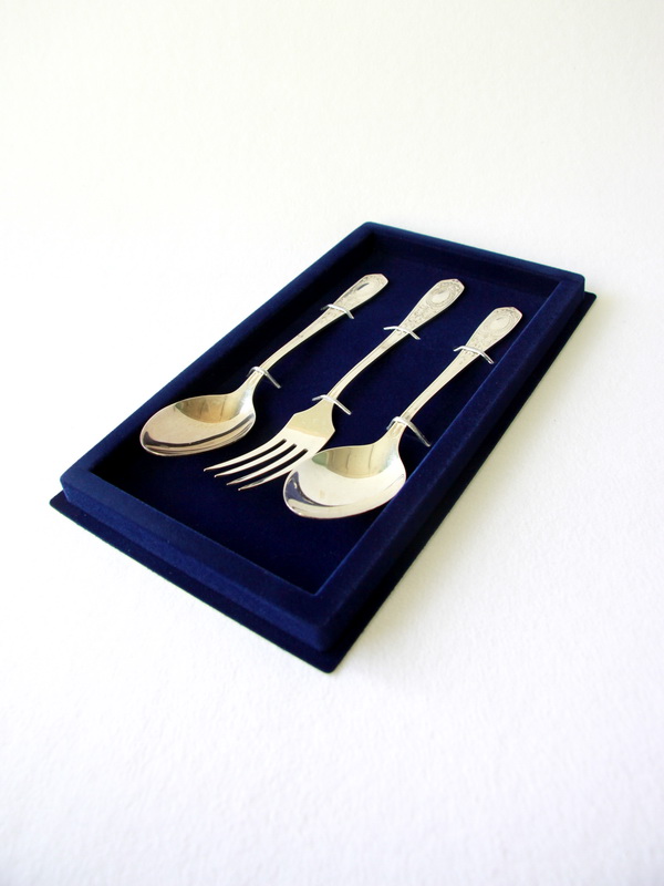  Сувенирная упаковка под набор из 3-х столовых предметов (145х255х32 мм), тёмно-бордовый