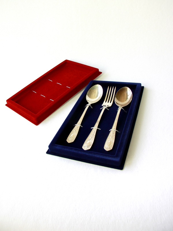  Сувенирная упаковка под набор из 3-х столовых предметов (145х255х32 мм), зелёный