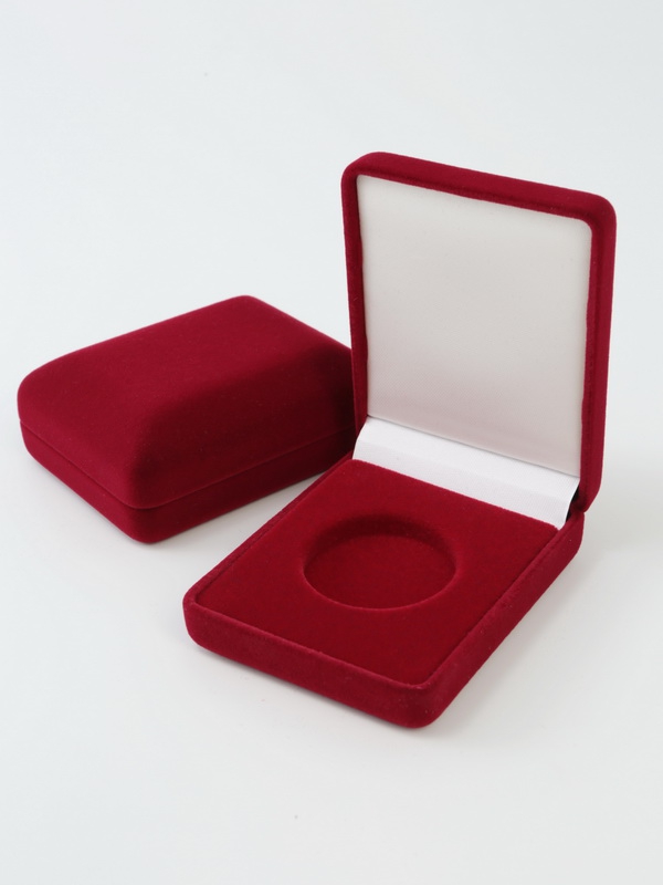  Футляр (61х79х32 мм) для монеты, медали диаметром 28 мм в капсуле Leuchtturm (диаметр ячейки 34 мм), светло-бордовый