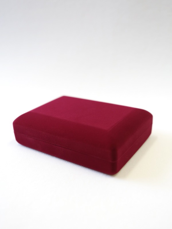  Футляр (142х102х42 мм) под набор монет (1 капсула d-46 мм, 1 капсула d-74 мм), светло-бордовый