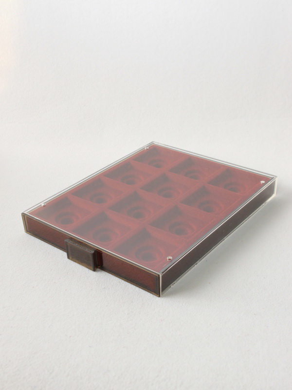  Кассета XL на 12 ячеек (62х62х10 мм) (под знаки с винтом), светло-бордовый