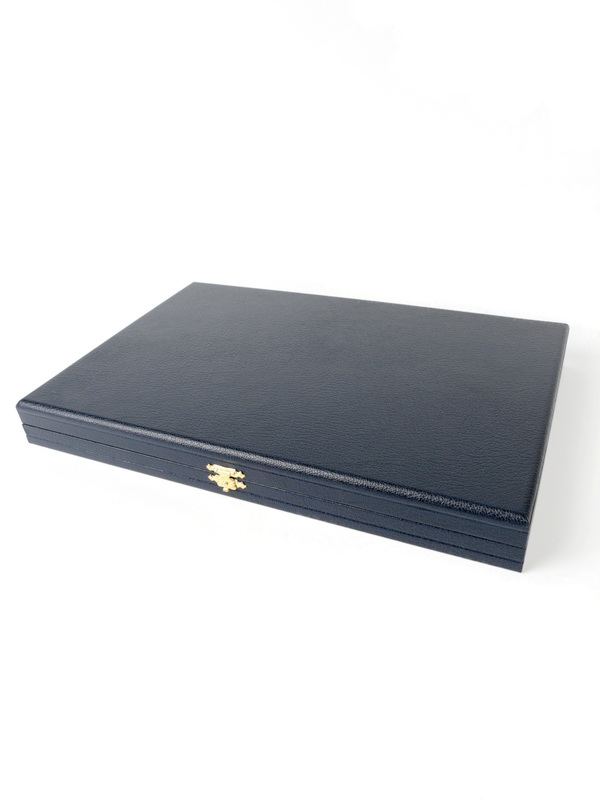 Футляр кожзам Sapfir L (336х233х36 мм) на 12 медалей РФ d-37 мм с пятиугольной колодкой