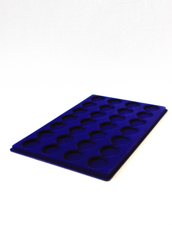  Планшет L (222х333х13 мм) для 28 монет в капсулах CAPS 33 Leuchtturm. Диаметр ячейки 39 мм, тёмно-синий