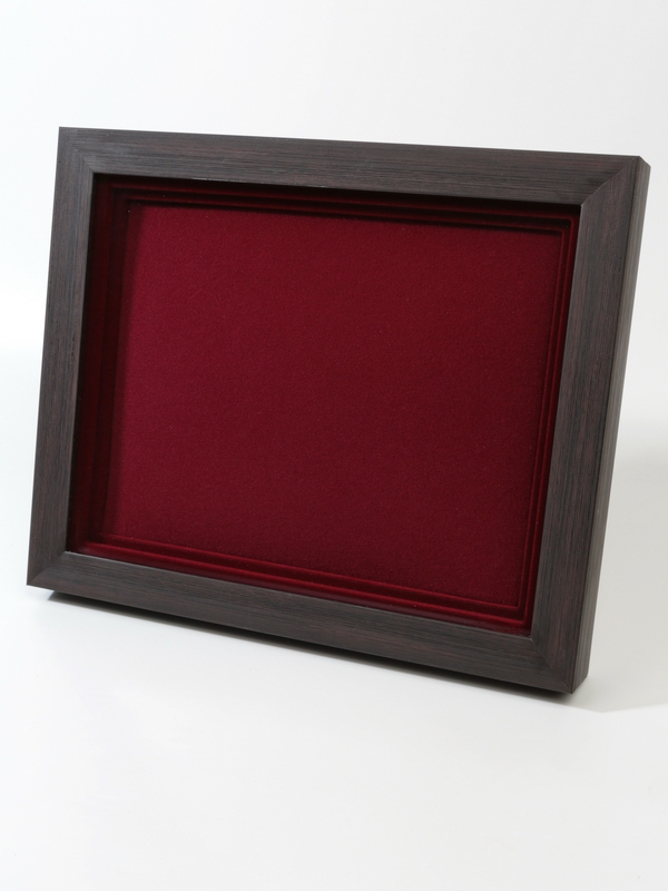 Багетная рамка G пластиковая под 1 ячейку (262х363х18 мм) с поролоновой вставкой. Вид 7