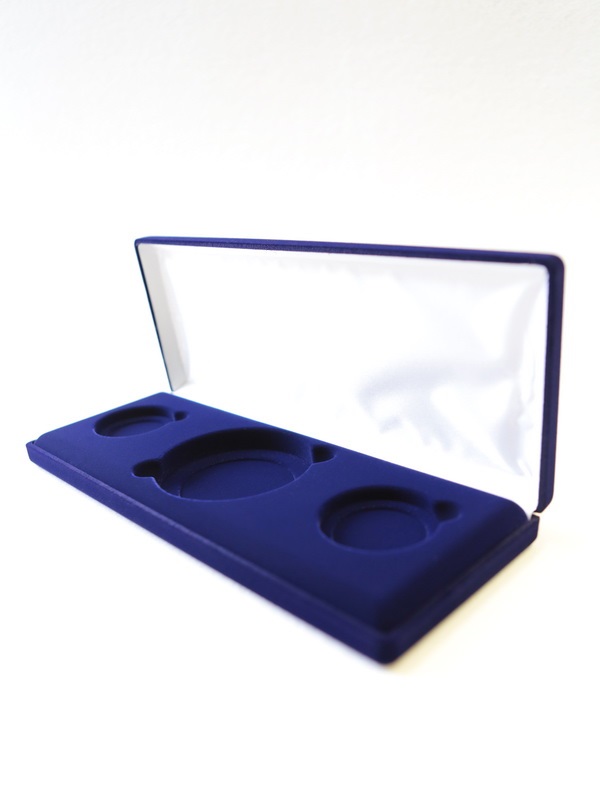 Футляр (255х103х27 мм) под набор монет (1 капсула d-44 мм, 1 капсула d-46 мм, 1 капсула d-74 мм),  тёмно-синий