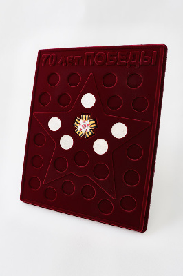 Планшет S (234х296х12 мм) для 26 монет. Для серий монет 70-летие Победы в ВОВ и Подвиг советских воинов, сражавшихся на Крымском полуострове в годы ВОВ (с миниатюрной копией Ордена). Георгиевская лента (бантик)