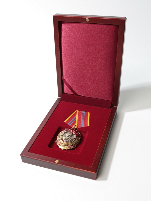 Деревянный футляр (120х160х32 мм) под орден на пятиугольной колодке