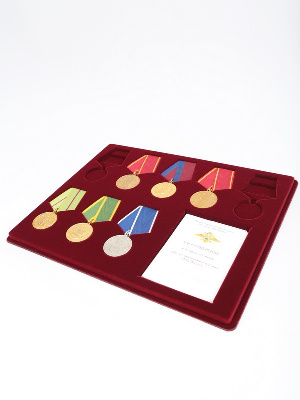 Планшет S (234х296х12 мм) на 8 медалей РФ d-32 мм и 1 удостоверение