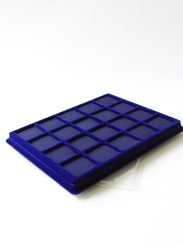 Планшет S (243х304х21 мм) на 20 ячеек (47х47х16 мм) (с поролоновой вставкой), тёмно-синий