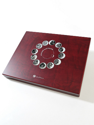 Нанесение изображения для серии монет Лунный календарь