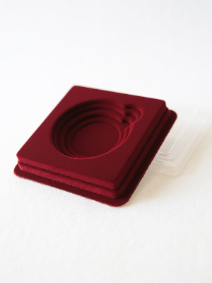 Сувенирная упаковка универсальная (106х106х20 мм) под медали (диаметр 55 мм, 65 мм, 75 мм)