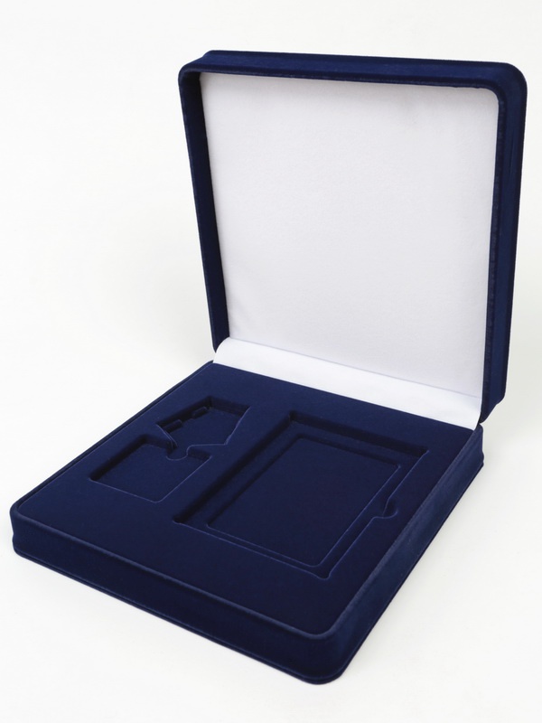  Футляр (186х192х50 мм) под орден на пятиугольной колодке и удостоверение (81х112х6 мм), тёмно-синий