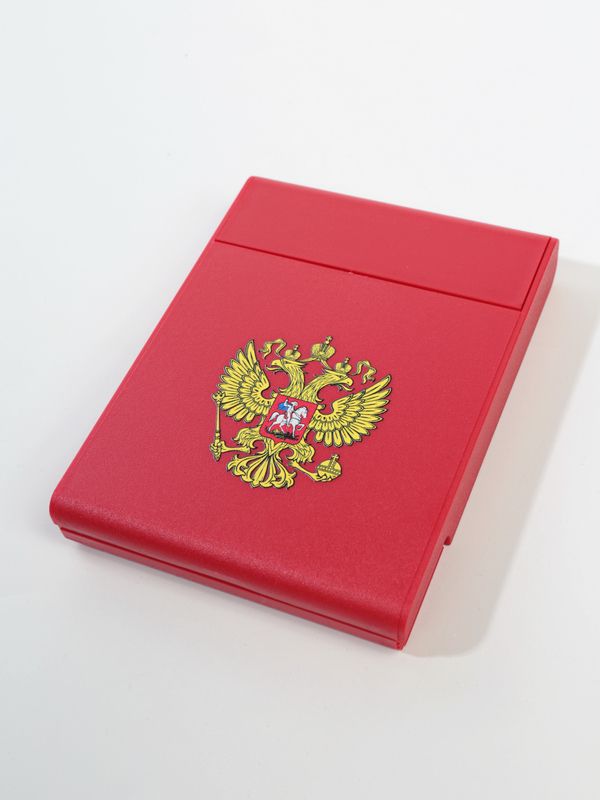  Футляр пластиковый (79х106х16 мм) для медали «За особые успехи в учении». С цветным гербом, красный