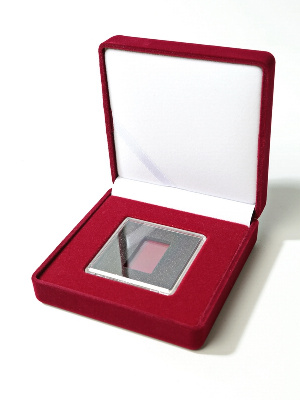 Футляр (92х92х40 мм) для монеты в капсуле Quadrum (50х50х6 мм), с ленточкой в крышке