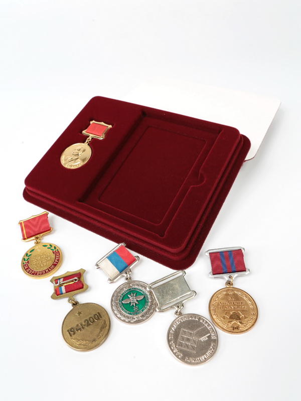  Сувенирная упаковка (181х142х22 мм) для медали на квадро колодке (короткая) и удостоверения (81х112х8 мм), тёмно-бордовый