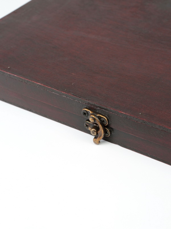  Футляр деревянный Rustika (310х261х33 мм) для 14 серебряных монет Кубок Конфедераций 2017 и Чемпионат мира по футболу 2018 в капсулах. Кубок, тёмно-бордовый