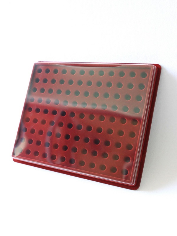  Планшет S (243х304х21 мм) на 108 цанг (под значки с цангой), тёмно-бордовый