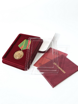 Сувенирная упаковка (110х139х22 мм) под медаль РФ d-37 мм и удостоверение (81х112х6 мм)
