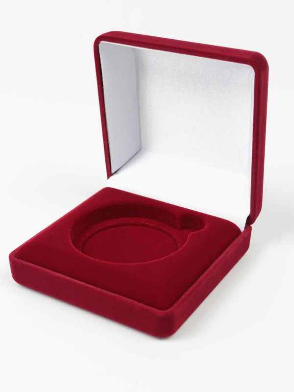  Футляр (92х92х40 мм) для монеты в капсуле (диаметр 58 мм). Ложемент выпуклый, светло-бордовый