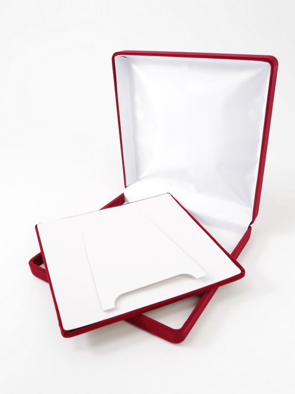 Футляр (169х169х39 мм) с ложементом для колье, светло-бордовый