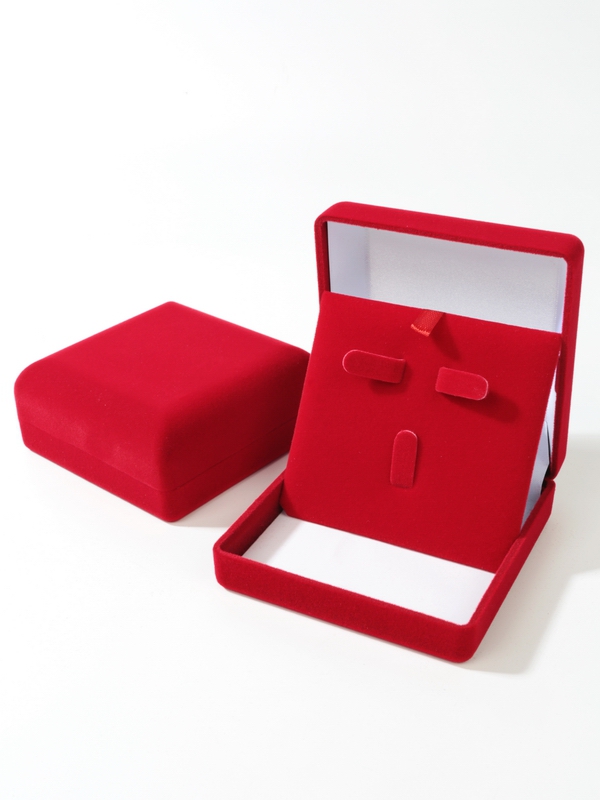  Футляр (92х92х40 мм) под комплект, красный