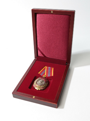 Деревянный футляр (120х160х32 мм) под орден на пятиугольной колодке