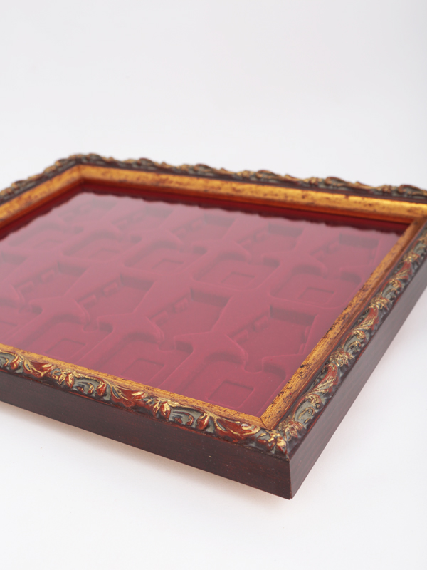  Багетная рамка S серии «Барокко» (золото) на 10 орденов с пятиугольной колодкой, тёмно-бордовый