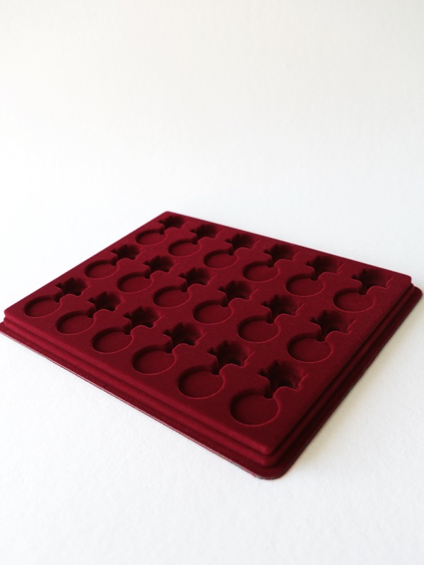  Планшет S (243х304х21 мм) для 18 медалей на прямоугольных колодках «За боевые заслуги», тёмно-бордовый