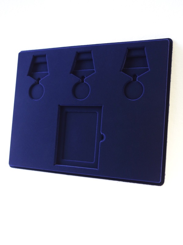 Планшет S (234х296х12 мм) на 3 медали РФ d-32 мм и 1 удостоверение, тёмно-синий