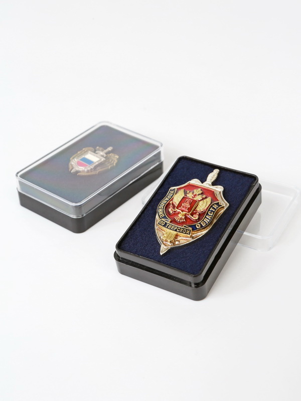 Пластиковый футляр (38х58х17 мм). Чёрное основание, прозрачная крышка