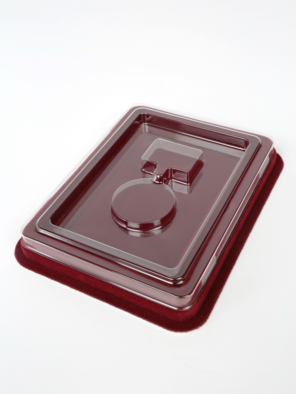  Сувенирная упаковка (110х139х22 мм) под медаль на квадро колодке (в крышке) и удостоверение (81х112х6 мм). Тип 9, тёмно-бордовый