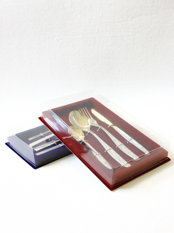  Сувенирная упаковка под набор из 4-х столовых предметов (145х255х32 мм), зелёный