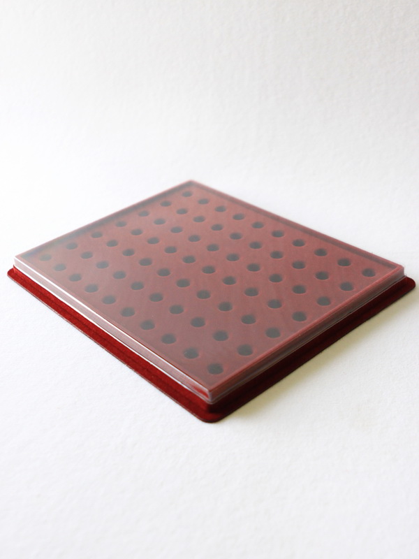  Планшет S (243х304х21 мм) на 70 цанг (под значки с цангой), тёмно-бордовый