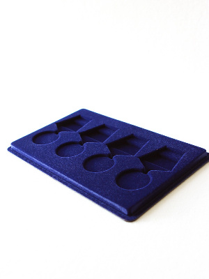 Планшет M (146х236х12 мм) на 4 медали РФ d-37 мм с пятиугольной колодкой