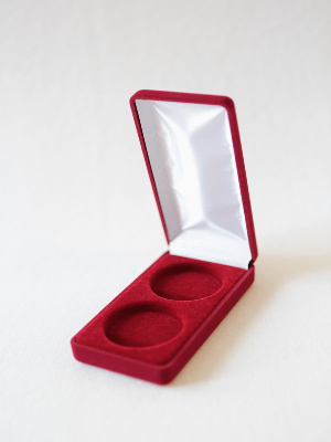 Футляр (62х116х26 мм) на 2 монеты в капсулах (диаметр 46)