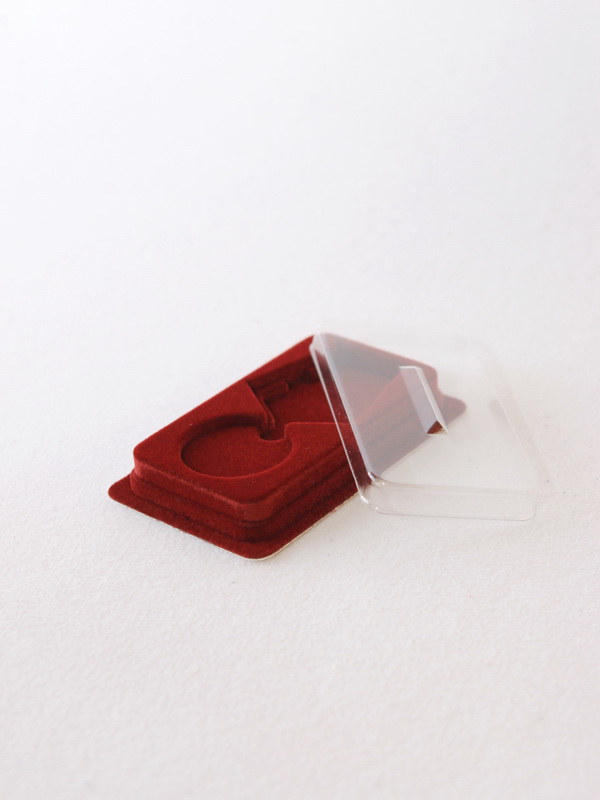  Сувенирная упаковка (60х100х20 мм) под медаль РФ d-37 мм, тёмно-бордовый