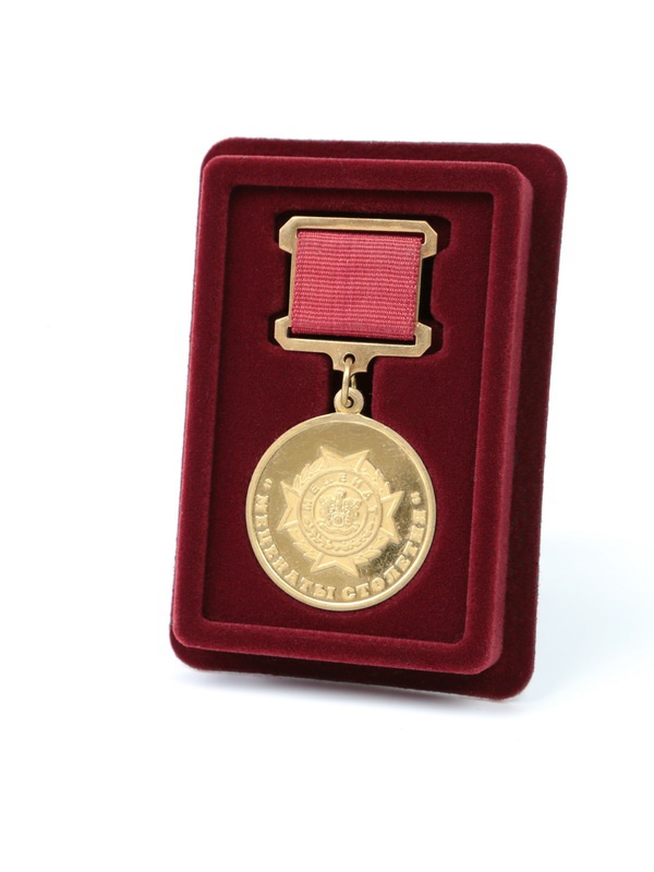  Сувенирная упаковка (63х91х15 мм) для медали на квадро колодке (удлинённая), тёмно-бордовый