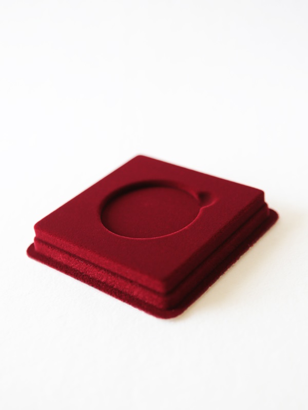  Сувенирная упаковка (106х106х20 мм) под монету, медаль (диаметр 55 мм, глубина 4 мм), тёмно-бордовый